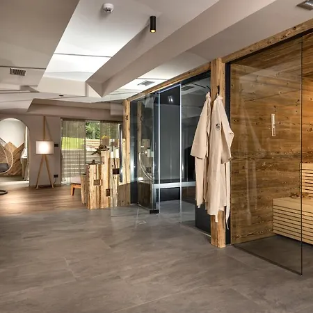 Cesa Edelweiss Living & Campitello di Fassa
