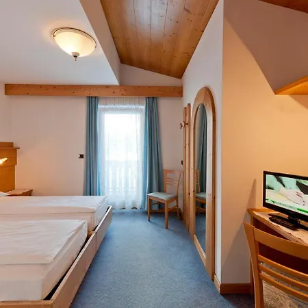 Cesa Edelweiss Living & Campitello di Fassa
