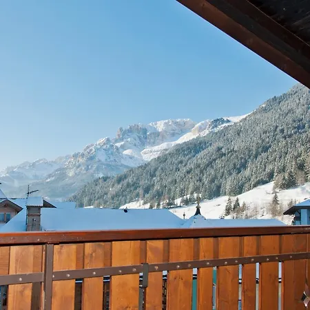 Cesa Edelweiss Living & Campitello di Fassa