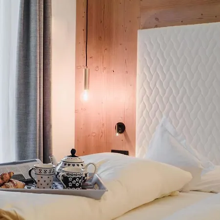 Cesa Edelweiss Living & Campitello di Fassa