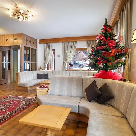 Cesa Edelweiss Living & Campitello di Fassa